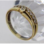 A LADIES RING 585/000 yellow gold with diamond trim. Ring size 62, gross weight