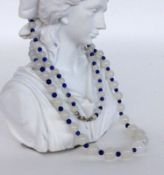 HALSKETTE MIT QUARZ UND LAPISLAZULI L.69cm A NECKLACE WITH QUARTZ AND LAPIS LAZULI 69 cm long.