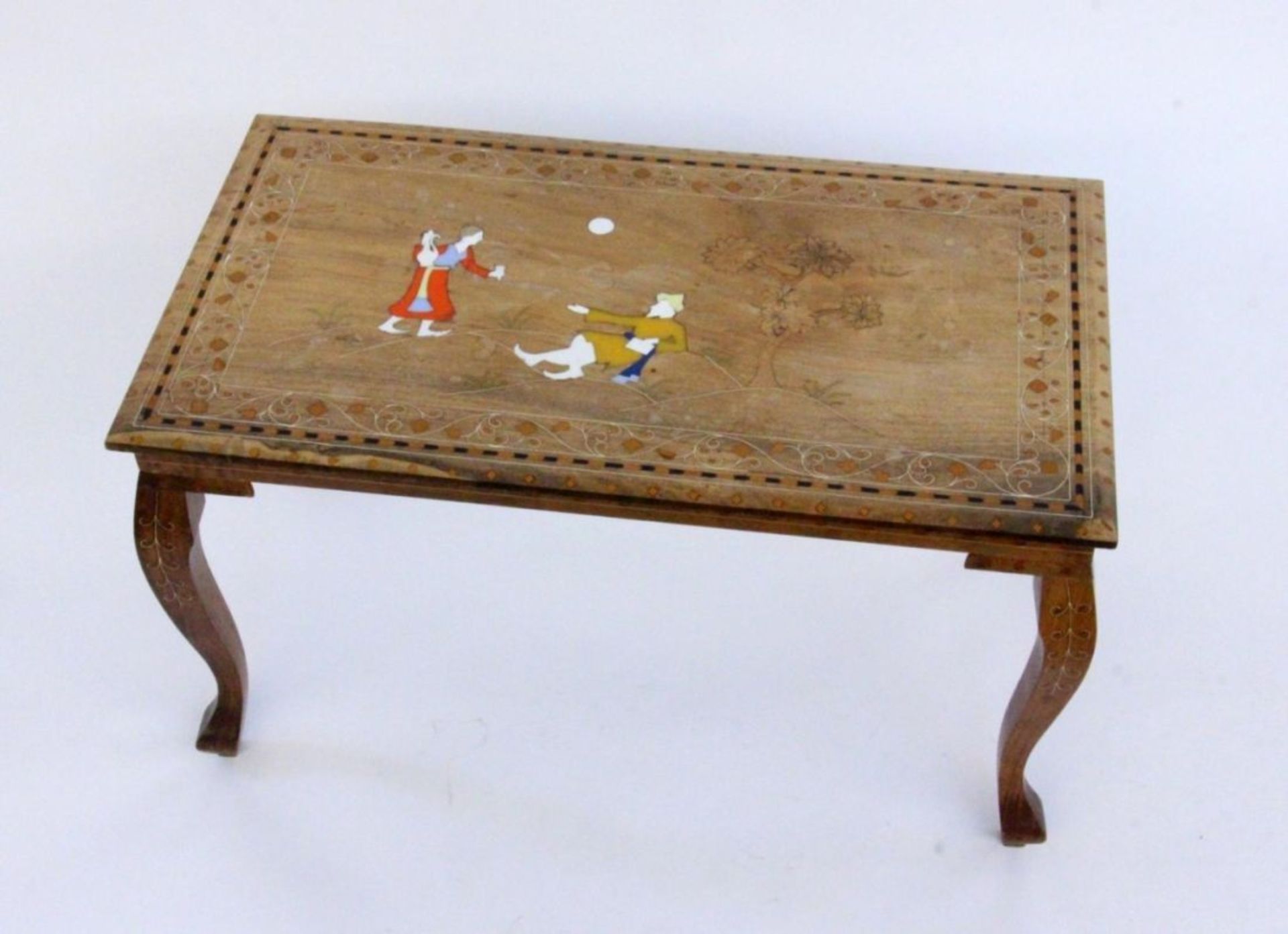 ORIENTALISCHER BEISTELLTISCH Holz mit Intarsiendekor. 42x77x43cm. Gebrauchsspuren AN ORIENTAL SIDE