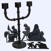 GUSSEISEN KERZENLEUCHTER, 3-flammig. Dazu 4 Applikationen aus Gusseisen A CAST IRON CANDLESTICK, 3