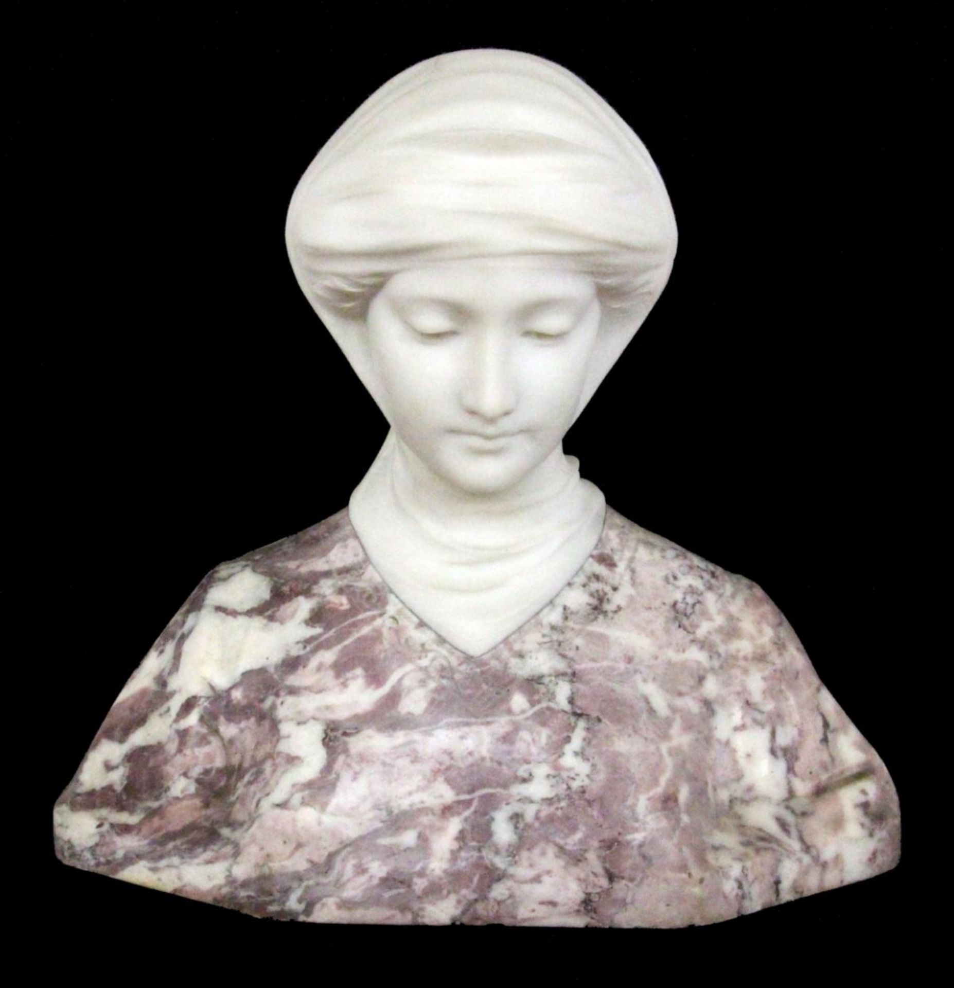 GUGLIELMO PUGI Fiesole ca. 1850 - 1915 Florenz Frauenbüste aus Alabaster und Marmor. Signiert. H.