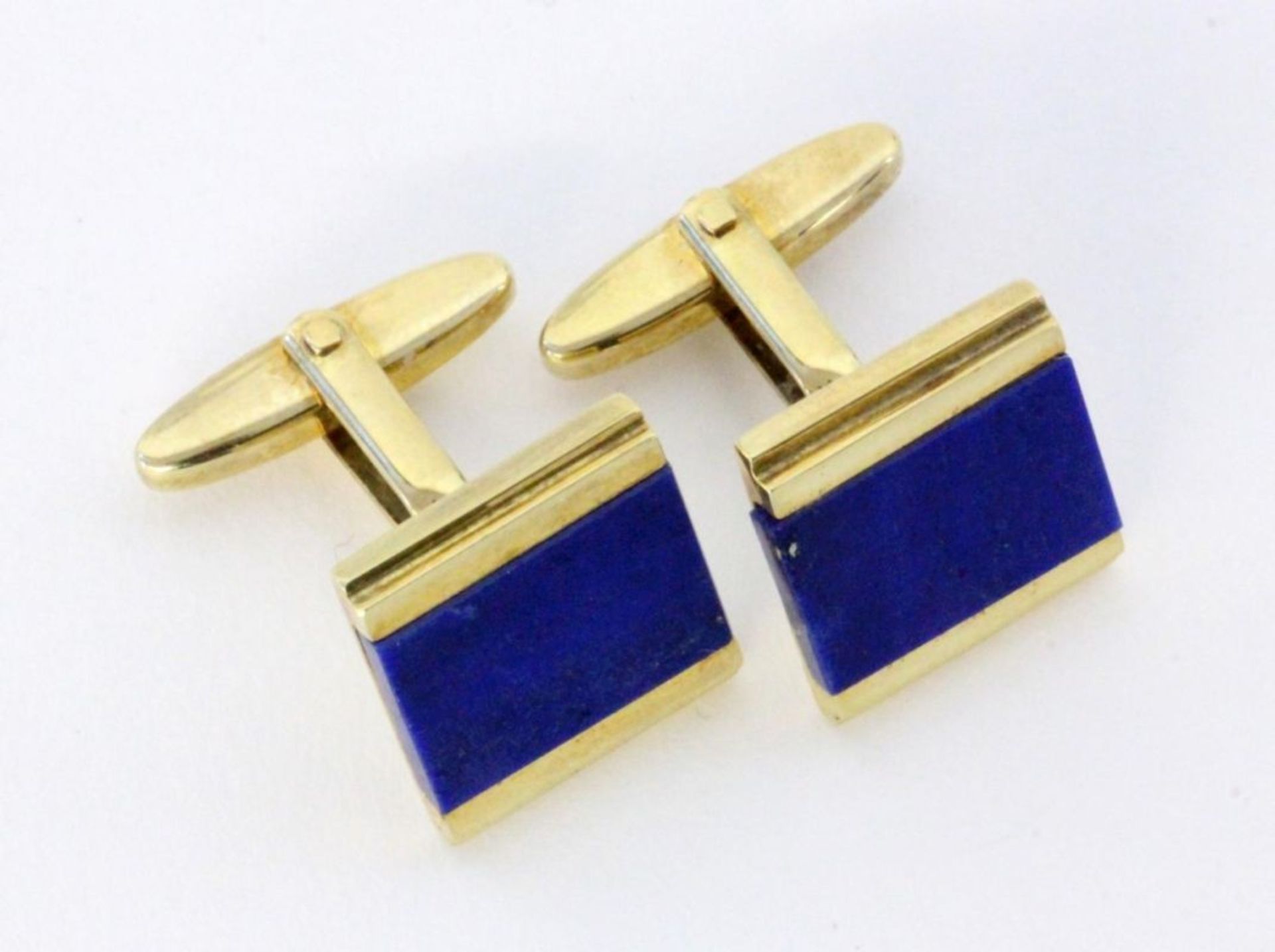 PAAR MANSCHETTENKNÖPFE 585/000 Gelbgold mit Lapislazuli. Brutto ca. 15,6g A PAIR OF CUFFLINKS 585/