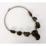 BERNSTEINCOLLIER Silber mit 7 grossen Bernsteinen mit Inklusen, ca. 2-5cm. L.40cm AN AMBER NECKLACE