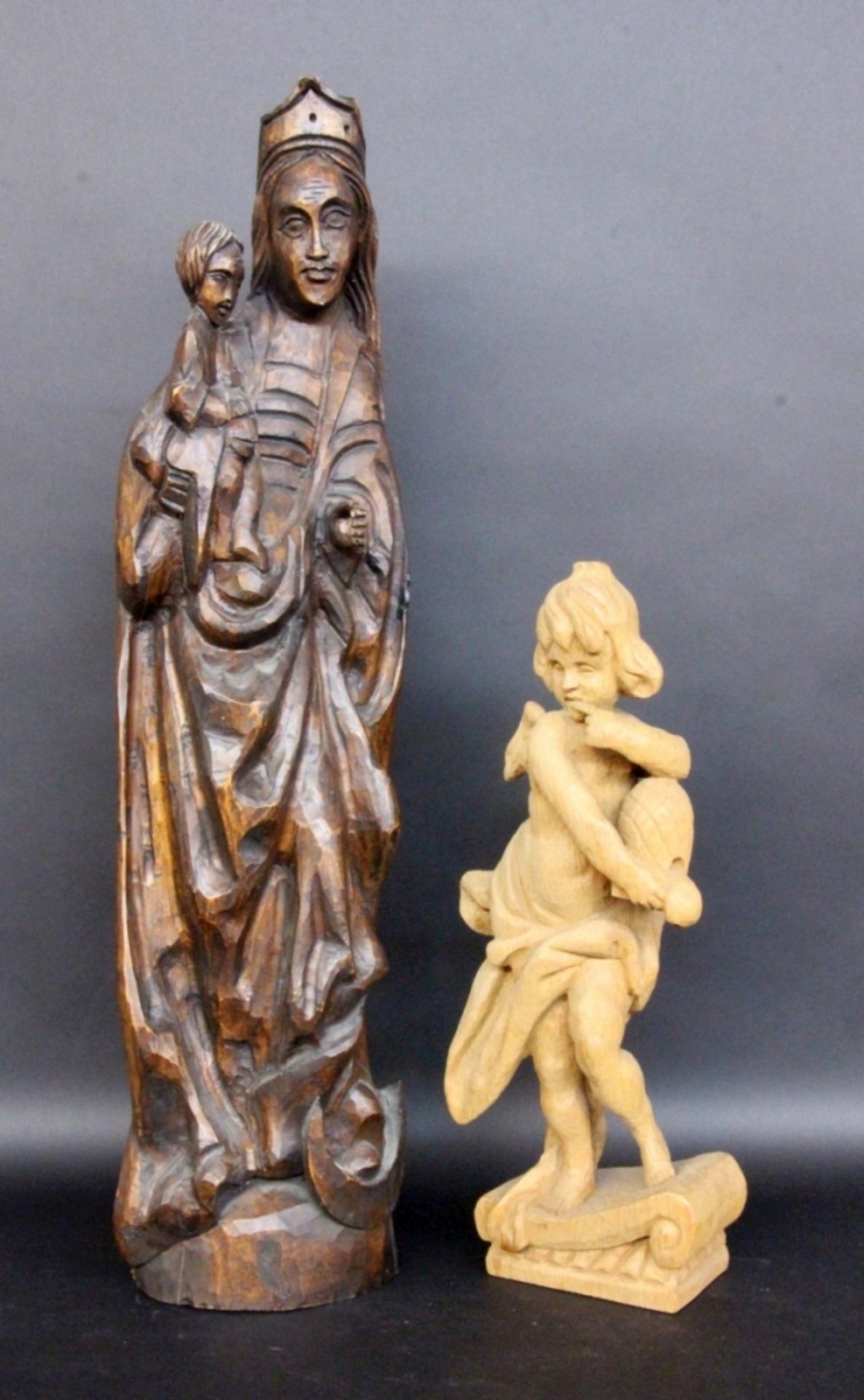 MADONNA UND HONIGSCHLECKER 2 Geschnitzte Holzskulpturen. H.76/47cm MADONNA AND 'HONIGSCHLECKER'