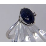 DAMENRING 585/000 Weissgold mit Lapislazuli und 2 Diamanten. Ringgr. 55, Brutto ca. 2,9g  A LADIES