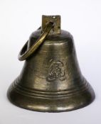 ALTE BRONZEGLOCKE. H.12,5cm AN OLD BRONZE BELL. 12.5 cm high.