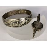 ART DECO ARMBANDUHR UND ARMREIF. Tula-Silber AN ART DECO WRISTWATCH AND BANGLE Tula silver.