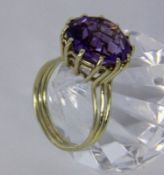 DAMENRING 585/000 Gelbgold mit Amethyst. Ringgr. 54, Brutto ca. 6,7g A LADIES RING 585/000 yellow