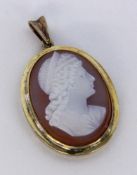 ANHÄNGER Silber vergoldet mit Kamee. Ca. 35x25mm A PENDANT Gilt silver with cameo. Approximately 35