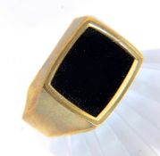 HERRENRING 333/000 Gelbgold mit Onyx.