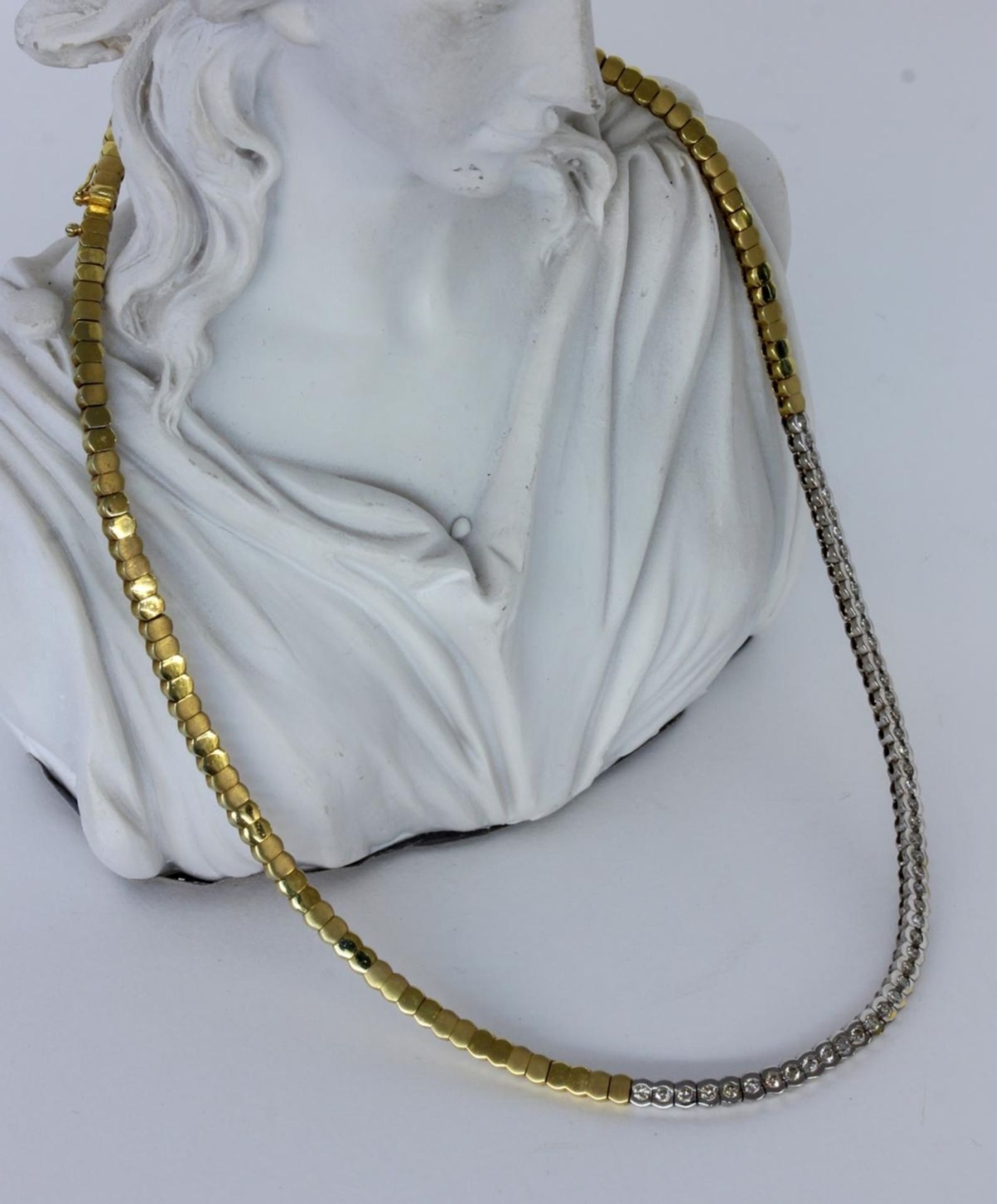 COLLIER. 750/000 Gelb- und Weissgold