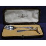 A Cased 2 piece silver Christening Set as a Spoon and Pusher 1.44oz