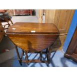 A small drop leaf gate leg Table