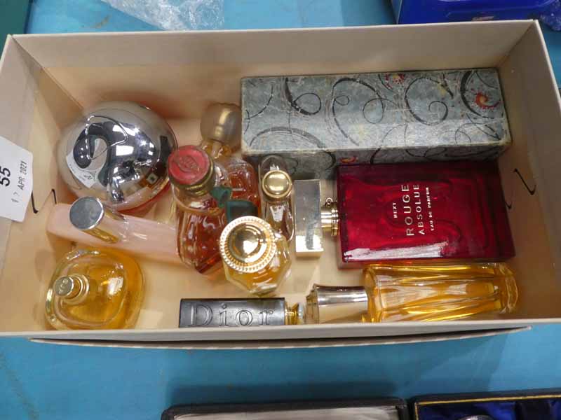 A collection of eleven Parfums