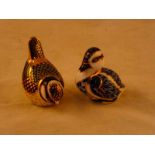 A Royal Crown Derby Paperweight Duckling, gold stopper, 6.5cm H unboxed; together with a Royal Crown