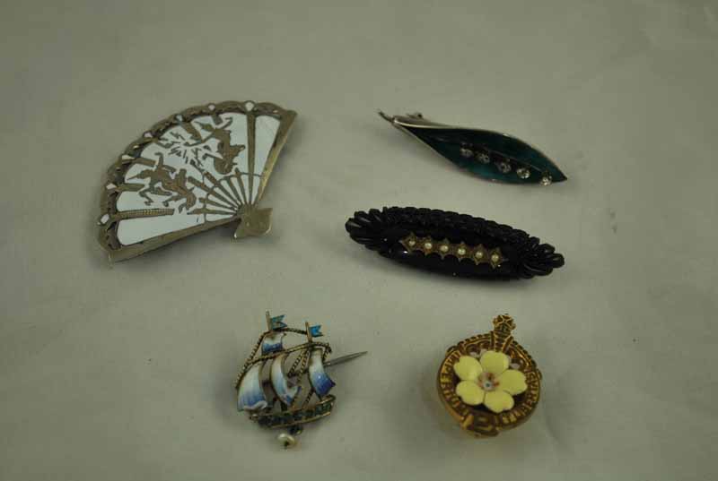 A small group of Brooches and Badges including a Primrose League lapel badge, an enamel and silver - Image 2 of 2