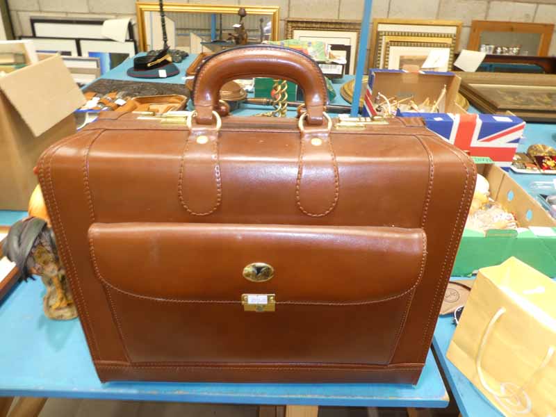 A falcon leather gentlemans Attaché case