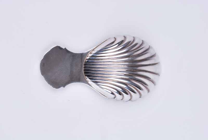 A modern rococo silver caddy spoon with scrolling shell device to the handle and shell shaped - Image 2 of 2