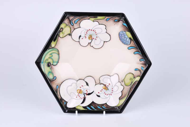 A Moorcroft hexagonal sideplate in the Café au Lait pattern by Emma Bossons, dated 2010 and with - Image 2 of 3