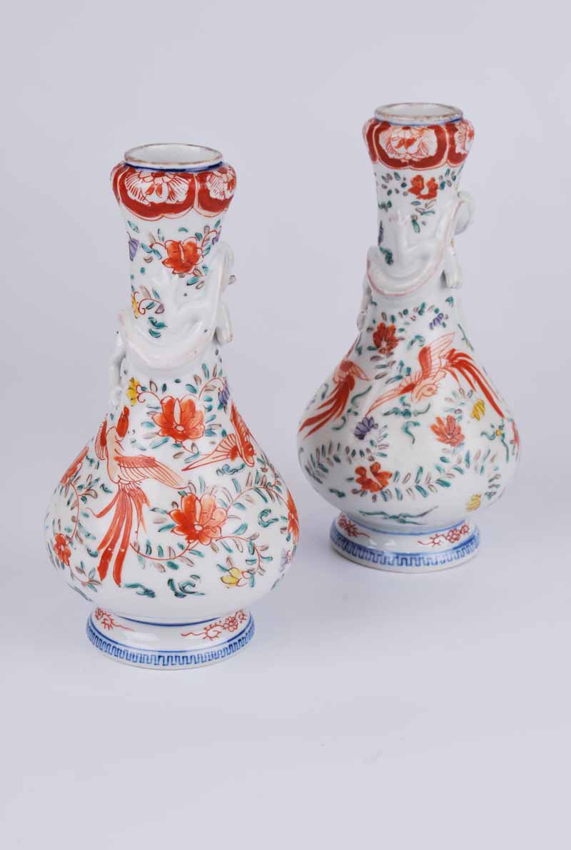 A pair of 19th Century Chinese porcelain Wucai footed gourd vases with applied kylin winding - Image 3 of 4