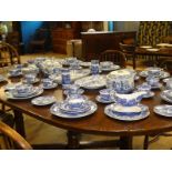 Complete dinner service for eight people with extras & serving dishes in Spode Italian blue -