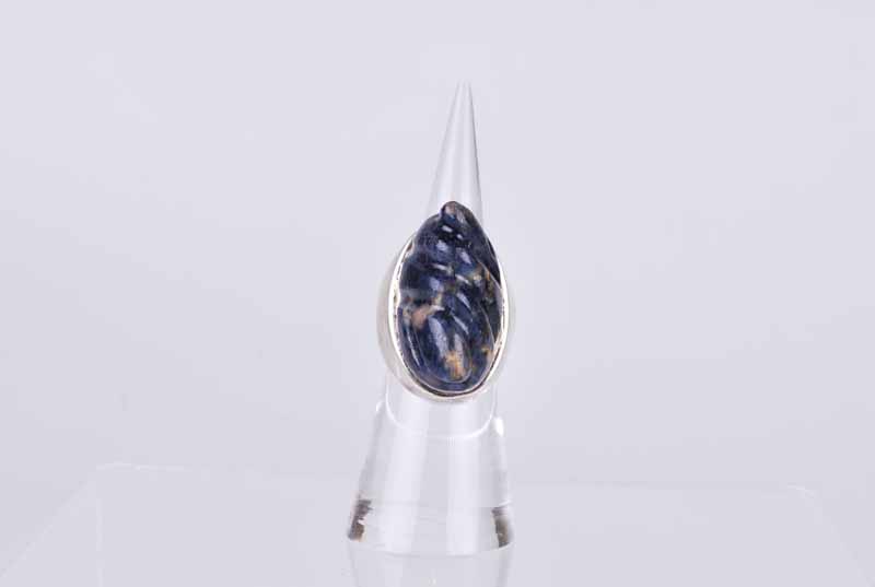 A large scandinavian style Lapis Lazuli set silver dress ring marked 925, size K, 13.8 g - Image 2 of 3