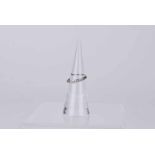 18 ct white gold and chip diamond dress ring 1.9 g