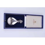 A Queen's silver jubilee silver caddy spoon with sinister Queen's bust, Birmingham 1977 by