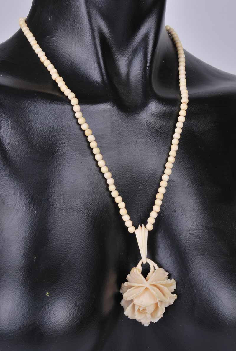 A 19th Century Chinese ivory carved rosebud pendant on bead necklace 48cm L - Image 2 of 2