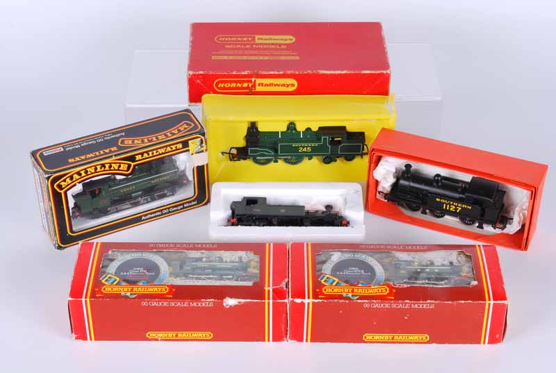 A collection of four boxed and two unboxed Double O Locomotives, Hornby R059 G.W.R 0.60 class 2721