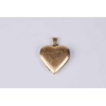 A 14 ct heart shaped brooch, marked to the clasp 5 g