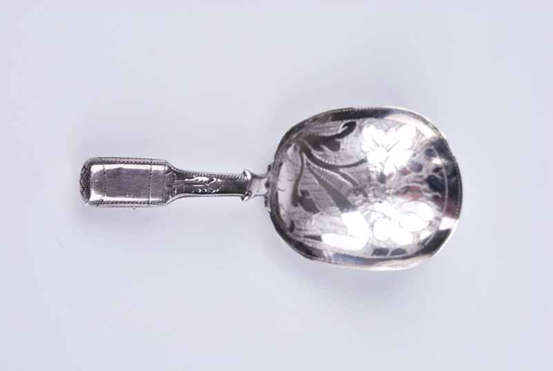 A Victorian brightcut silver caddy spoon, Birmingham 1842 by Taylor & Perry, 5.5 g - Image 2 of 3