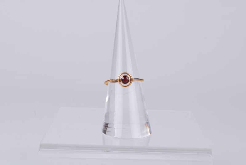 A 22 ct gold rub over set ruby target ring, size N 1/2, 2.1 g - Image 2 of 3