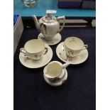 A Royal Doulton Art Deco tete a tete tea set incl two cups and saucers, teapot on stand, milk jug