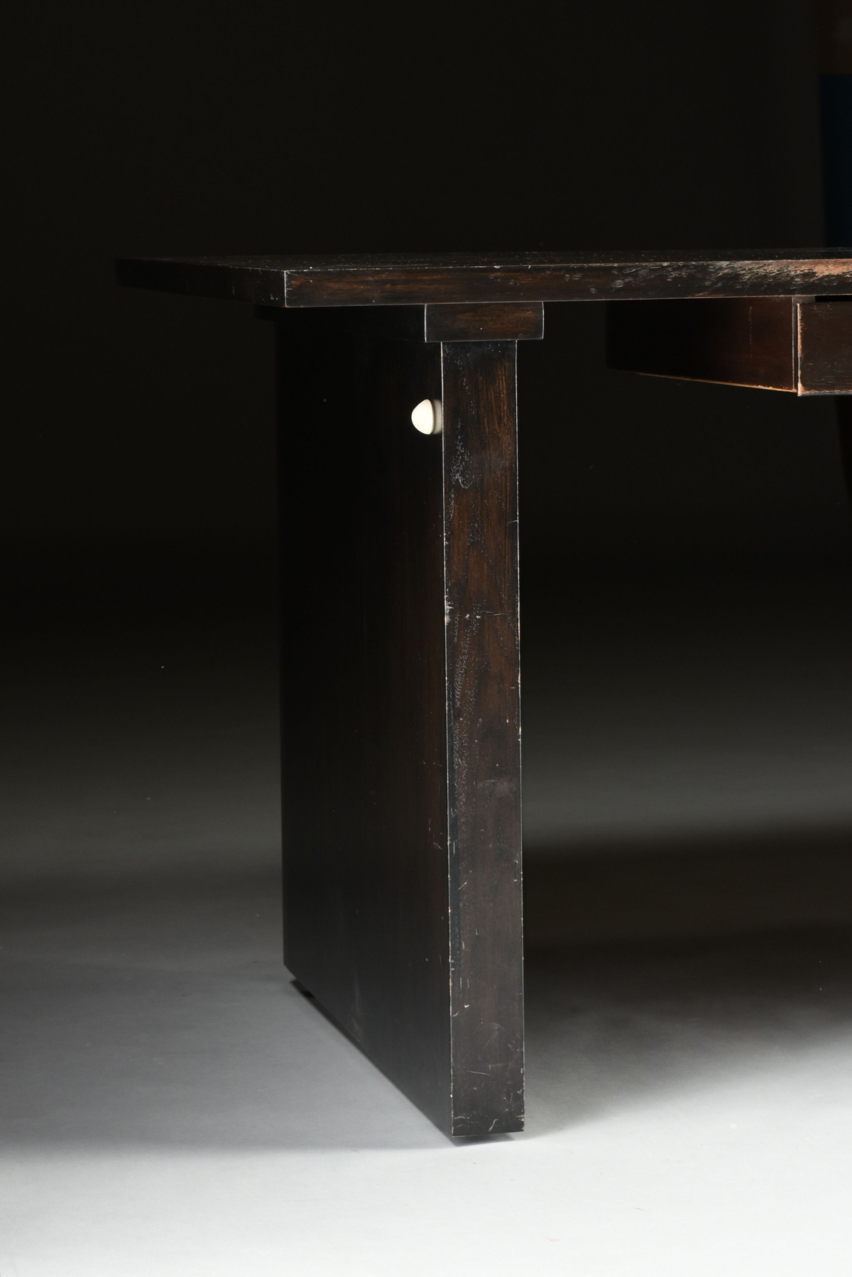 A MODERNIST BLACK STAINED WOOD AND STEEL OFFICE DESK, LAST QUARTER 20TH CENTURY, the rectangular top - Image 5 of 8