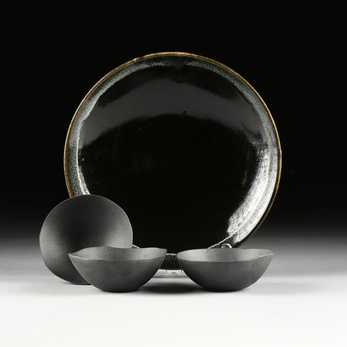 A GROUP OF FOUR JAPANESE STUDIO POTTERY WARES, GUMP'S, MID/LATE 20TH CENTURY, comprising a larger - Image 2 of 9