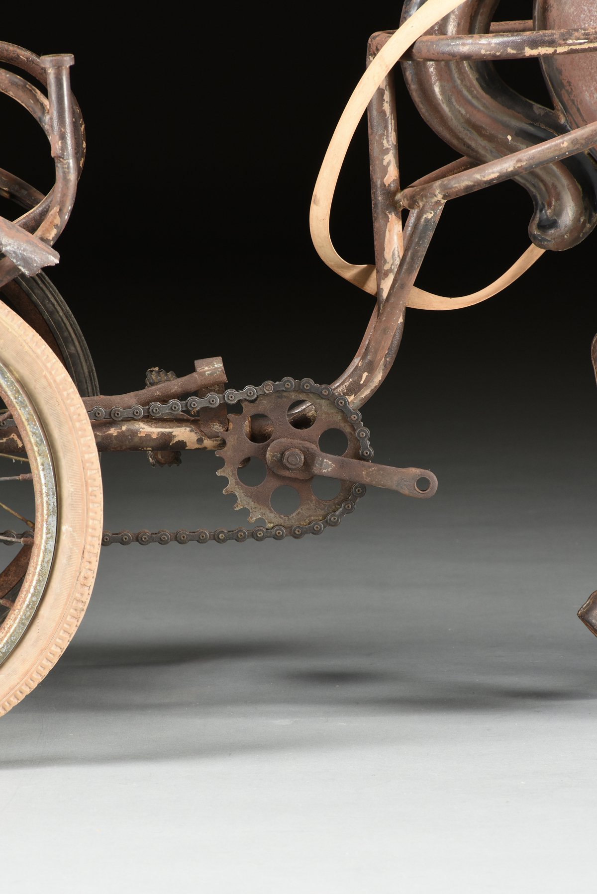 A "SULKY" HORSE DRAWN CHARIOT CHILD'S TIN TRICYCLE, FRENCH, EARLY 20TH CENTURY, modeled as a - Image 10 of 14