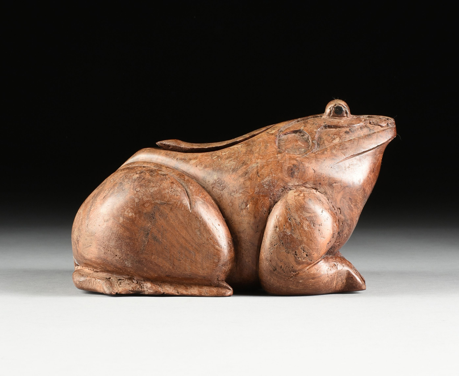 A SOUTH EAST ASIAN CARVED BURL WOOD FROG FORM BOX, POSSIBLY INDONESIAN/VIETNAMESE, 20TH CENTURY, - Image 5 of 10