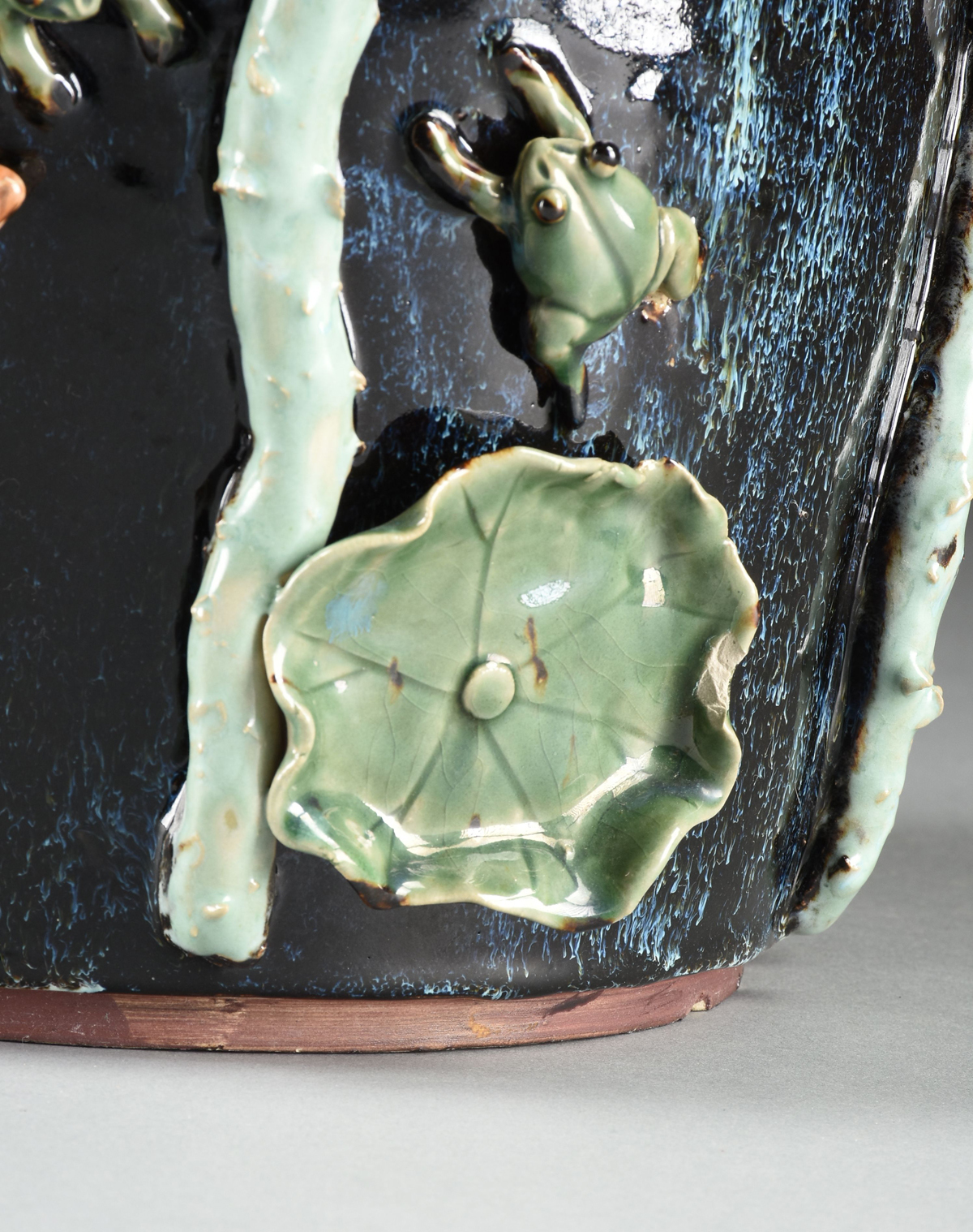 A PAIR OF CHINESE EXPORT RELIEF MOLDED LOTUS AND LEAF GLAZED EARTHENWARE JARDINIÈRES, MODERN, - Image 3 of 9