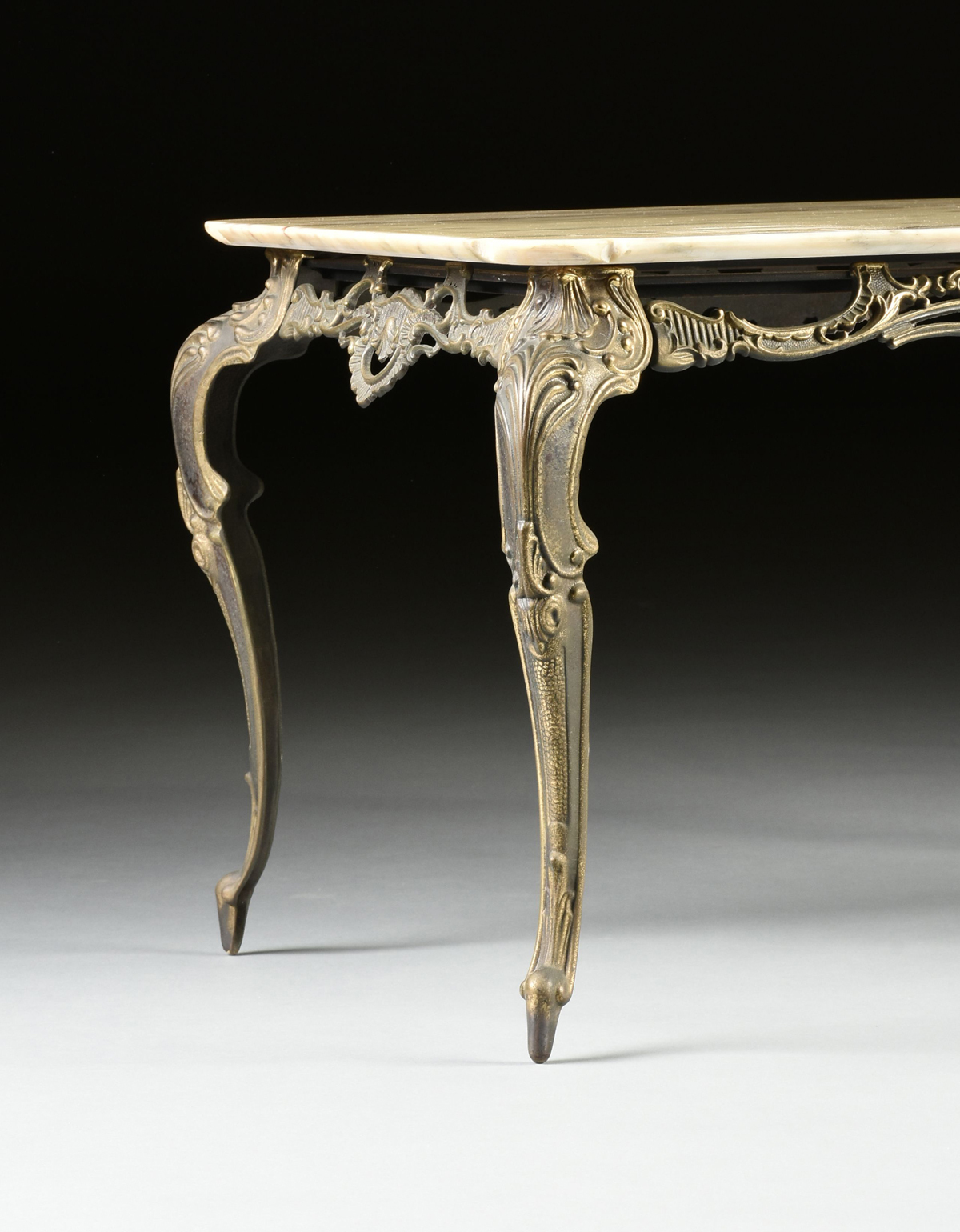 A ROCOCO REVIVAL MARBLE TOP GILT BRASS COFFEE TABLE, EARLY/MID 20TH CENTURY, the serpentine edge - Image 6 of 9