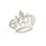 A BELLE ÉPOQUE STYLE DIAMOND AND 14K WHITE GOLD CROWN BROOCH, the delicately pierced crown form