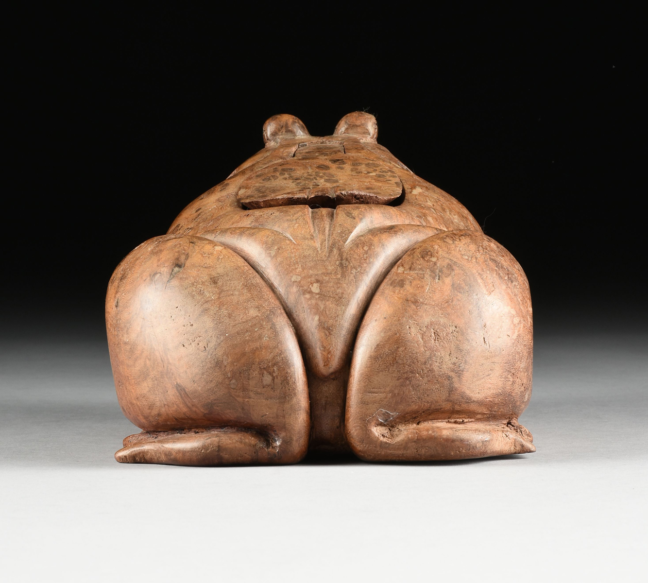 A SOUTH EAST ASIAN CARVED BURL WOOD FROG FORM BOX, POSSIBLY INDONESIAN/VIETNAMESE, 20TH CENTURY, - Image 8 of 10