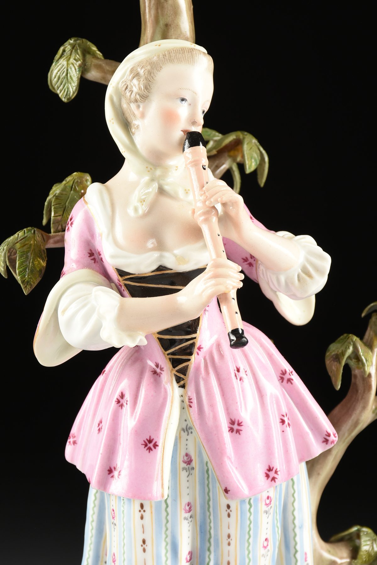 A PAIR OF MEISSEN MUSICIAN FIGURAL CANDLESTICKS, MARKED, LATE 19TH/EARLY 20TH CENTURY, each - Image 14 of 20