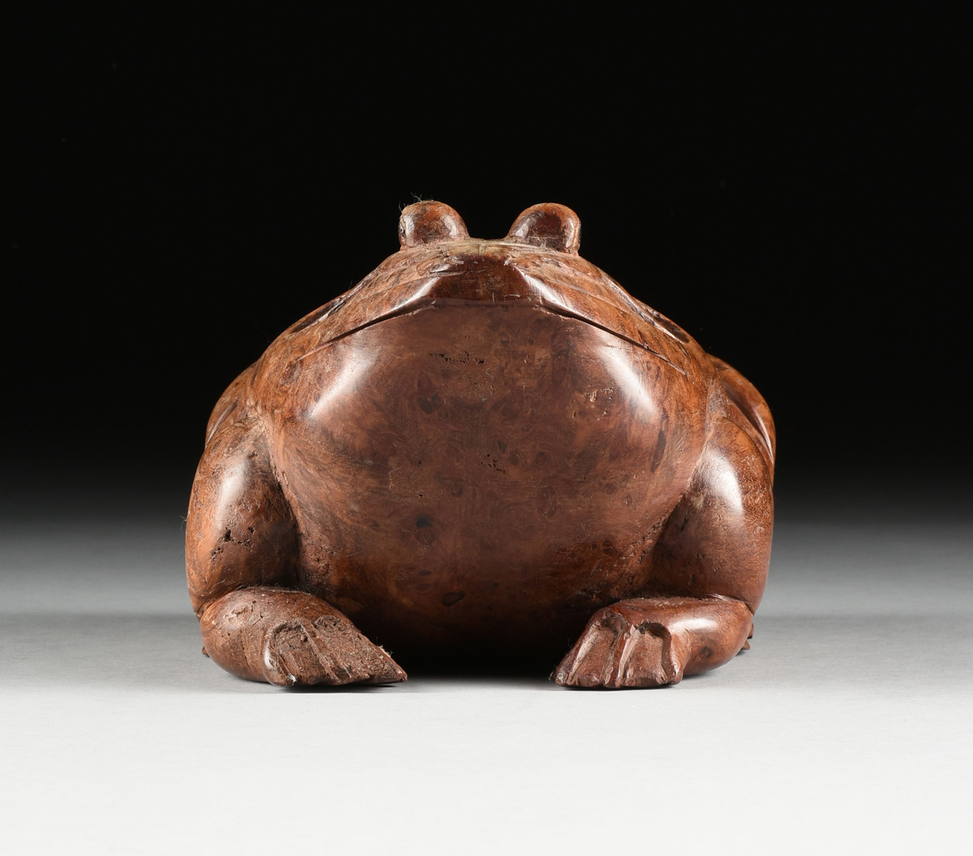 A SOUTH EAST ASIAN CARVED BURL WOOD FROG FORM BOX, POSSIBLY INDONESIAN/VIETNAMESE, 20TH CENTURY, - Image 9 of 10