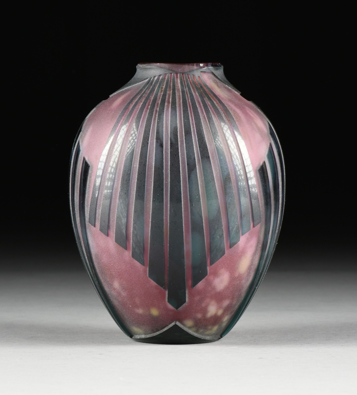 A GROUP OF TWO VINTAGE ART GLASS VASES, KELSEY/PILGRIM AND UNIDENTIFIED, SIGNED, LATE 20TH - Image 9 of 14