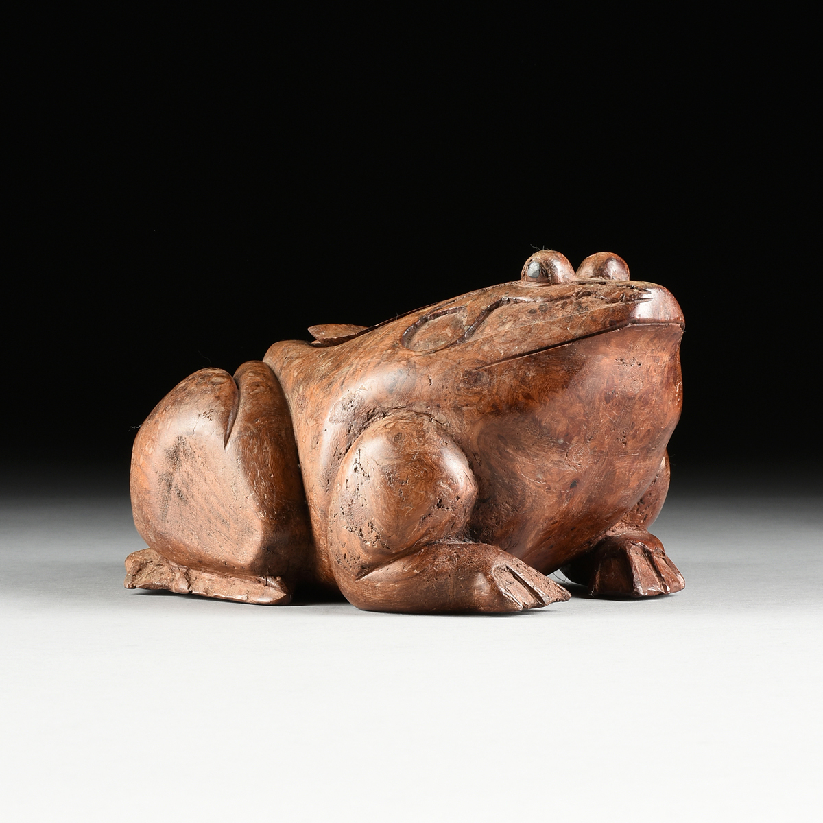 A SOUTH EAST ASIAN CARVED BURL WOOD FROG FORM BOX, POSSIBLY INDONESIAN/VIETNAMESE, 20TH CENTURY, - Image 2 of 10