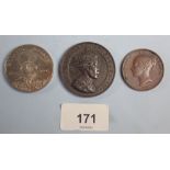 Miscellaneous coinage/medallion lot including: Victoria penny 1858, five pounds 2005 crown size