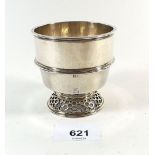 A hand made silver beaker, London 1976 by Oliver Bailey of Banbury, 173gm, 5cm tall