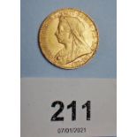 A Gold Sovereign, Victoria 1900, veiled bust, London mint. Condition: VF