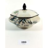 A Shelley Art Deco lustre lidded pot in a chinoiserie pattern